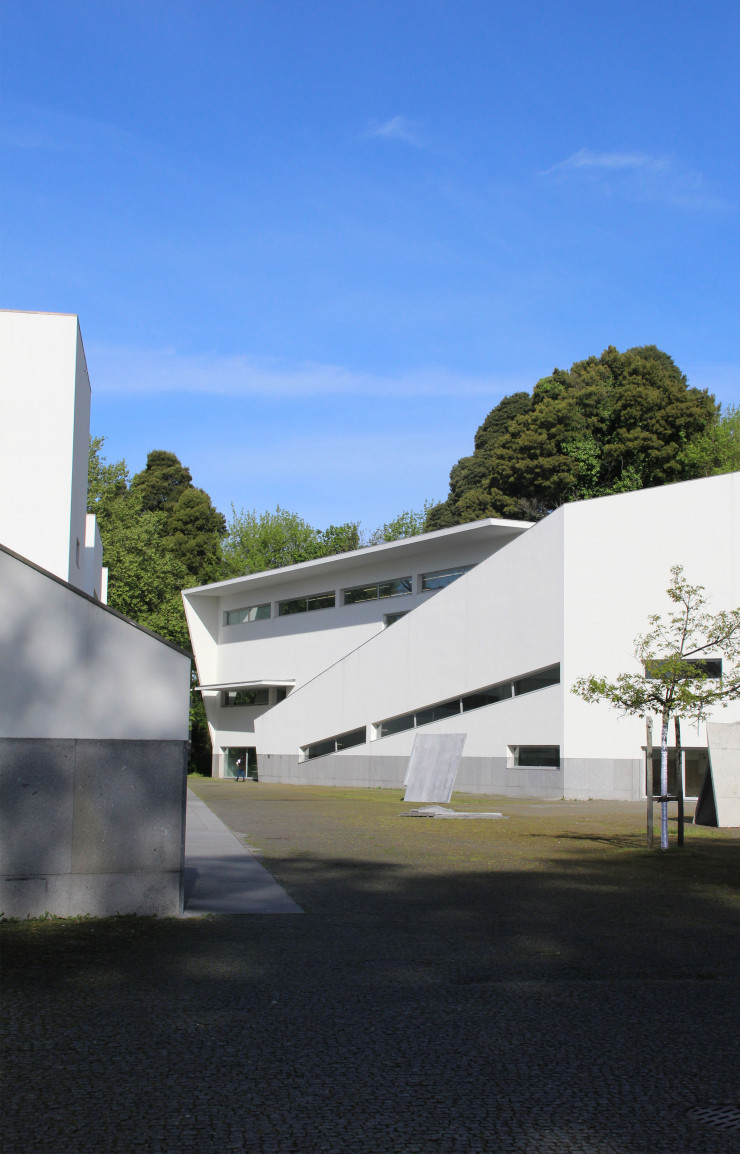 Les ouvertures obliques de École d’architecture de Porto.