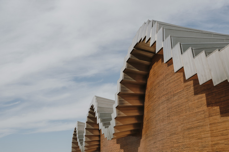 La rencontre parfaite entre une architecture avant-gardiste et un héritage ancestral.