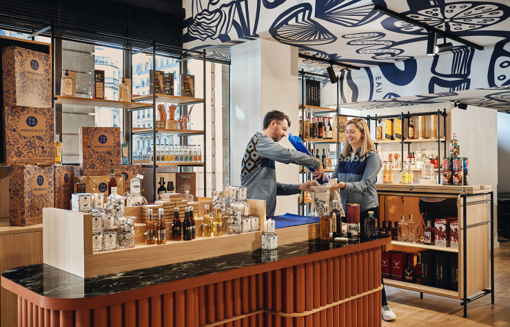 Drinks&Co, un nouveau concept-store dédié à l’univers des vins, champagnes, spiritueux et sans alcool, vient d’ouvrir ses portes à Paris.