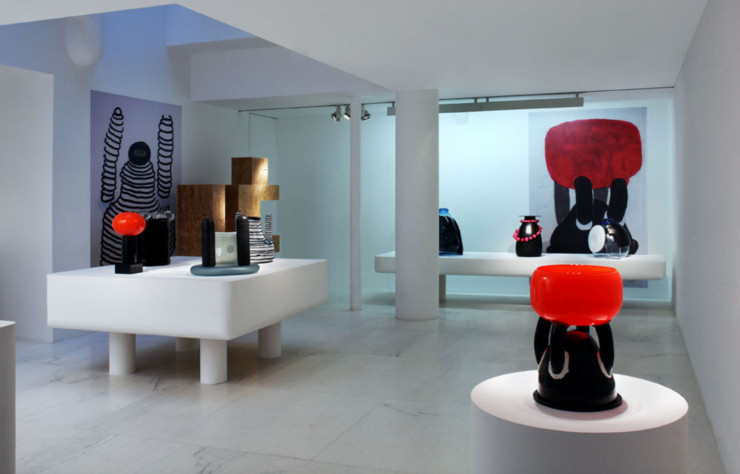 Exposition des pièces en verre « Kachinas » réalisées par Ettore Sottsass Jr au Cirva de Marseille à la galerie Downtown.
