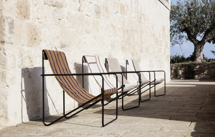 Différents motifs d’assises aux couleurs naturelles qui nous invitent à prendre le soleil.
