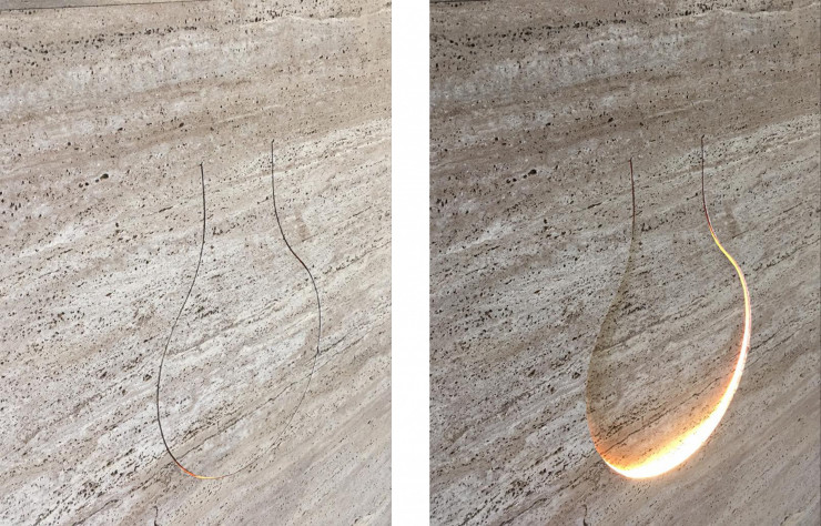 Le mouvement de cette lampe incrustée dans une parois de marbre laisse ressortir délicatement la lumière.