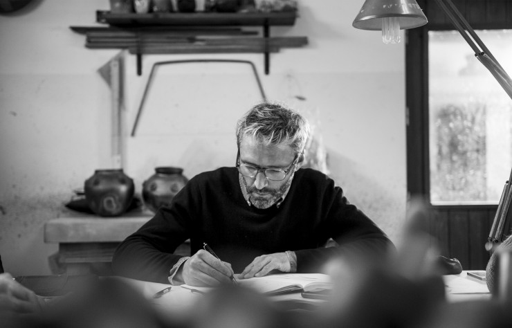 Noé Duchaufour-Lawrance a imaginé la collection « Barro Negro » pour mettre en lumière le savoir-faire des artisans portugais.