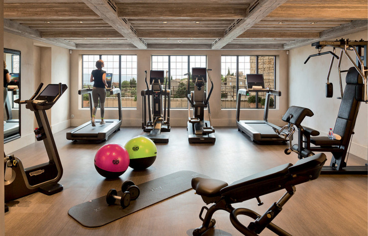 L’espace sport fitness avec vue sur la compagne provençale.