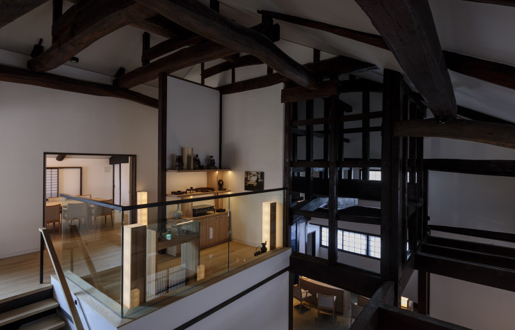Avec ses volumes versatiles, le ryokan laisse les énergies circuler.