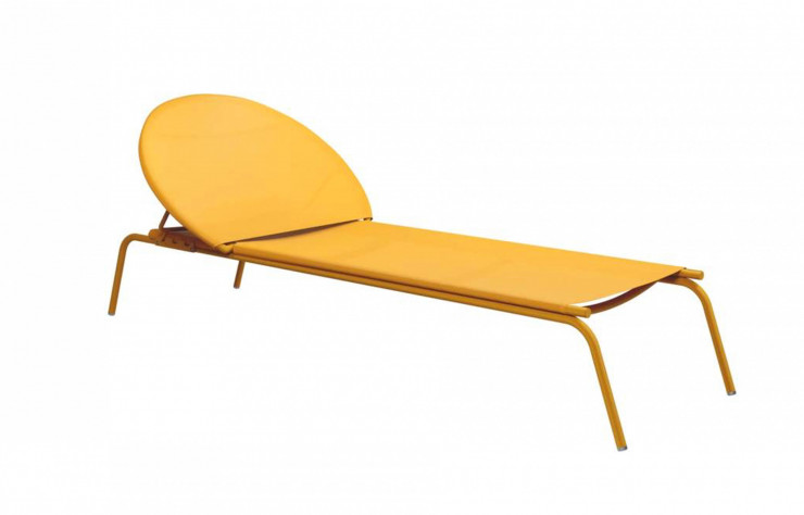 Avec son dossier courbe et sa couleur jaune, le bain de soleil Pop porte bien son nom !