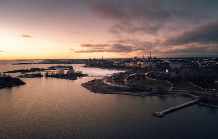 Vue aérienne du parc Kaivopuisto à Helsinki. Hot Heart sera construit à proximité.