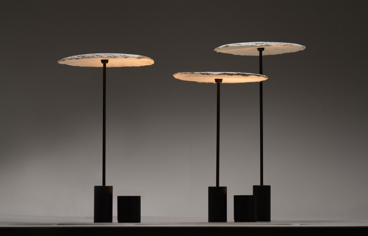 Mycelium lights (2018) en mycélium et métal.