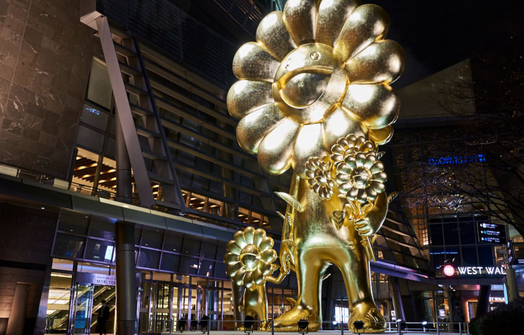 À Tokyo, dans le quartier de Roppongi Hills, Haha Bangla Manus, sa sculpture de 10 mètres de haut s’impose comme l’une des plus grandes de son auteur, qui essaime ses fleurs humanisées partout où on les accueille.