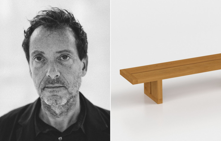 Le designer français Pierre Charpin et son banc réalisé pour le nouveau musée de Lausanne.