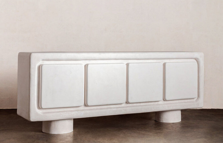 Le buffet Colina est disponible en trois coloris : blanc, bordeaux ou gris.