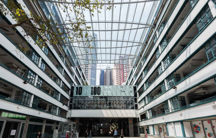 Autrefois un bâtiment dédié à la police, le PMQ est rénové pour devenir un espace culturel au coeur d’Hong Kong.