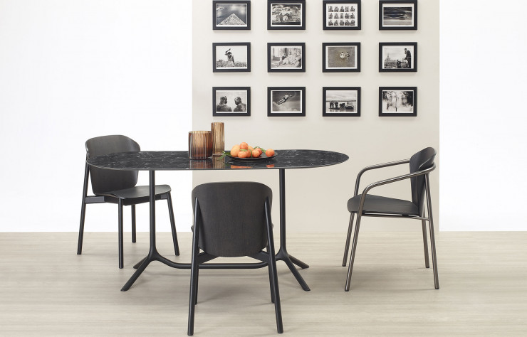 La table Tripé aussi se décline en version ovale.