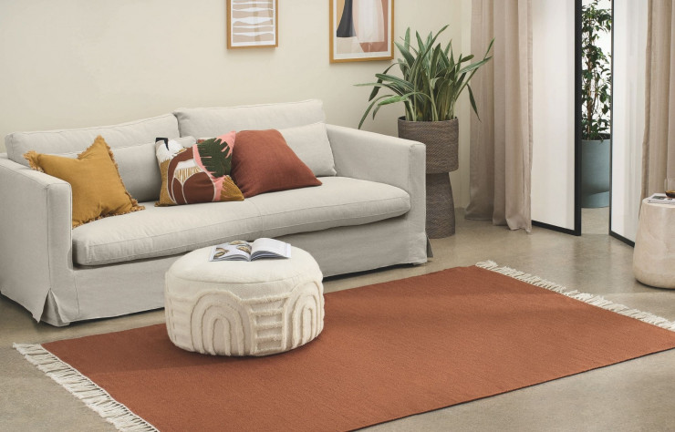Tapis indoor/outdoor Ofrah, fabriqué en bouteilles plastiques recyclées, couleur Terracotta.