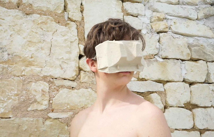 matali crasset avec Véronique Crasset —La communauté de la hutte fasciée, Vidéostill – Film, 2020