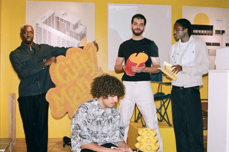 Hall Haus dans la boutique À Rebours, où ils ont exposé leur projet Curry Mango avec des visuels et prototypes.