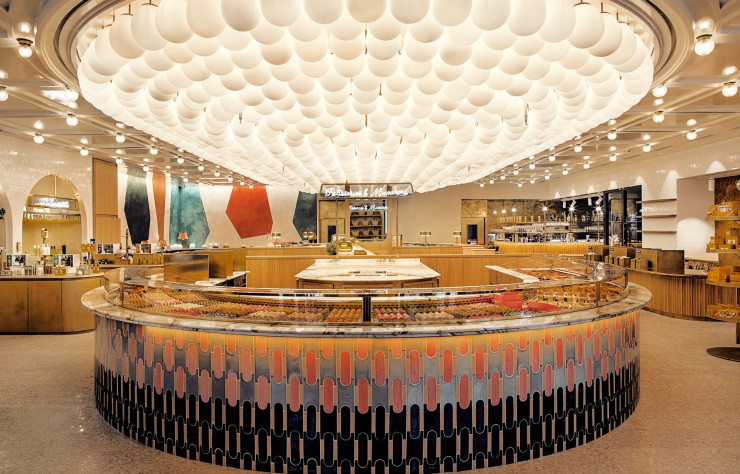 La boutique Pierre Hermé & L’Occitane des Champs-Élysées, conçue par Laura Gonzalez.