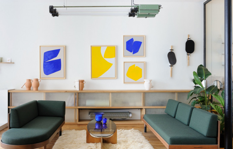 L’agence invite ainsi nombre de créateurs à exposer le fruit de leur travail tout en prodiguant des conseils, révélant au passage son rôle d’éditrice de design. 