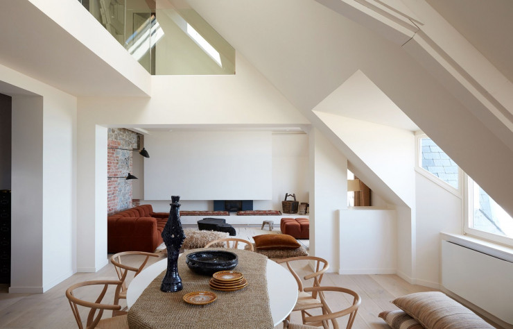 Reprenant l’esprit d’un loft, l’espace à vivre est totalement décloisonné pour créer du volume et privilégier la lumière.
