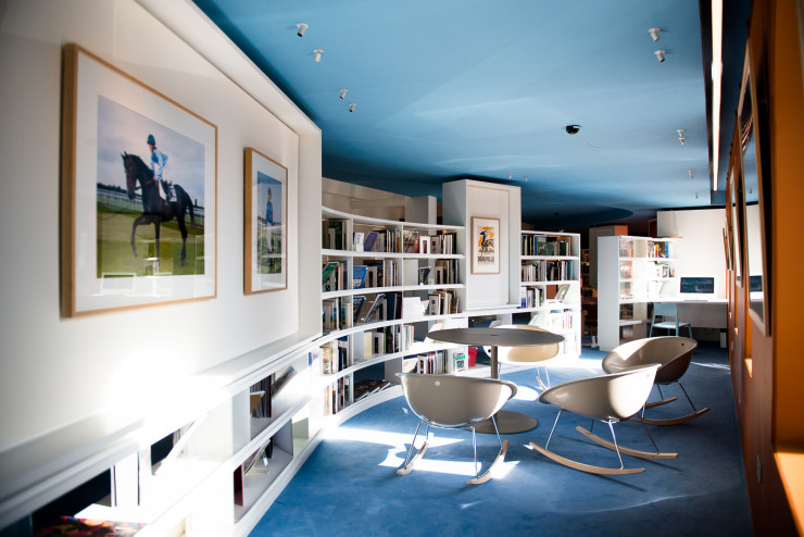 Les collections de la médiathèque Les Franciscaines sont consultables sur place ou en ligne.