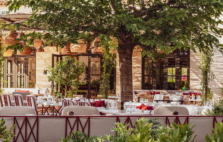 Le Beef Bar du Lou Pinet, une adresse de choix où s’attabler lors d’un week-end à Saint-Tropez.