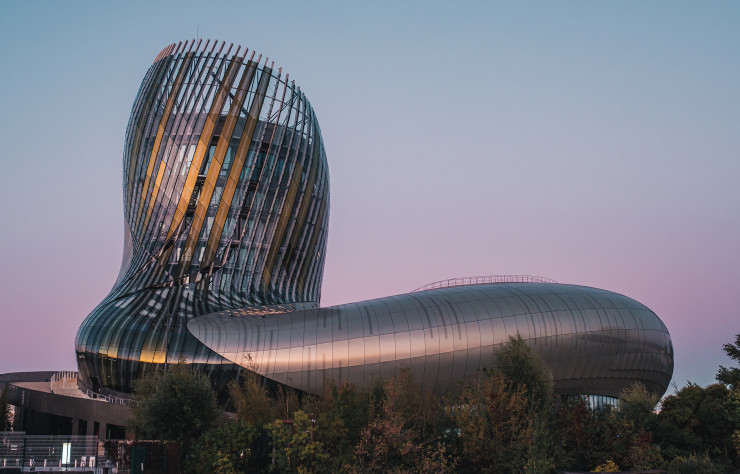 La Cité du Vins (2016) par l’agence X-TU.