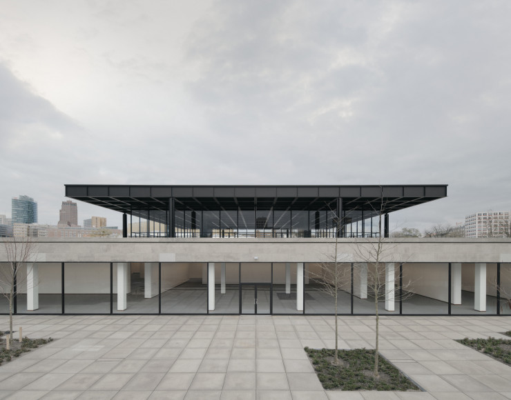 Il ne pouvait y avoir que David Chipperfield pour intervenir dans un bâtiment aussi incontestable, signé Mies van der Rohe.