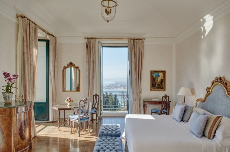 L’une des somptueuses chambres du Grand Hôtel Timeo.