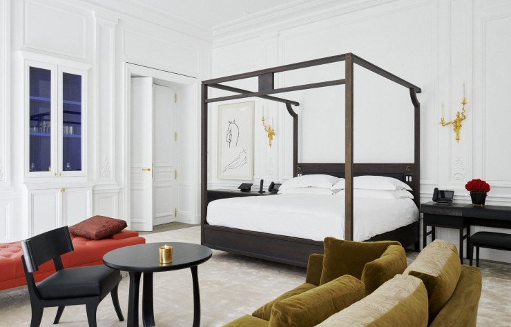 Chambre de l’hôtel Coste. L’architecte à réfléchis à des volumes généreux d’une épure chic et moelleuse qui mise sur l’excellence de l’artisanat français.