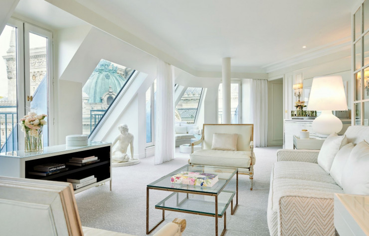 Une des suites de l’Hôtel Intercontinental s’autorisent des notes plus contemporaines que les suites historiques (Impériale, Présidentielle, Diplomatique et Sarah Bernhardt), emblématiques du style Second Empire.