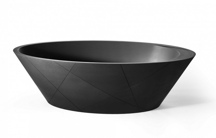 La dernière nouveauté de chez Acquabella : la texture Quiz, une finition aux allures de puzzle géométrique qui habille la baignoire Opal.