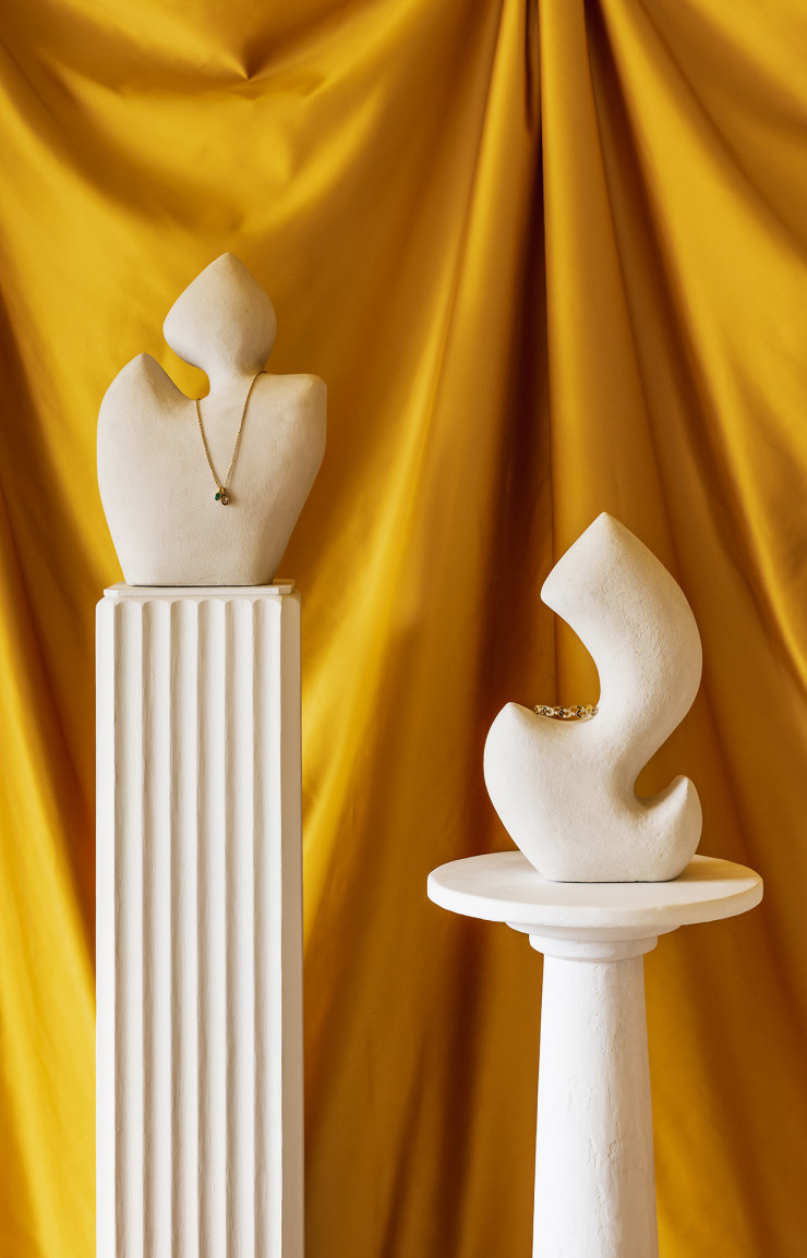 Dans l’esprit de Jean Arp, Iris de la Villardière a dessiné ces sculptures réalisées par Fanny Chaix Bryan pour le showroom Viltier.