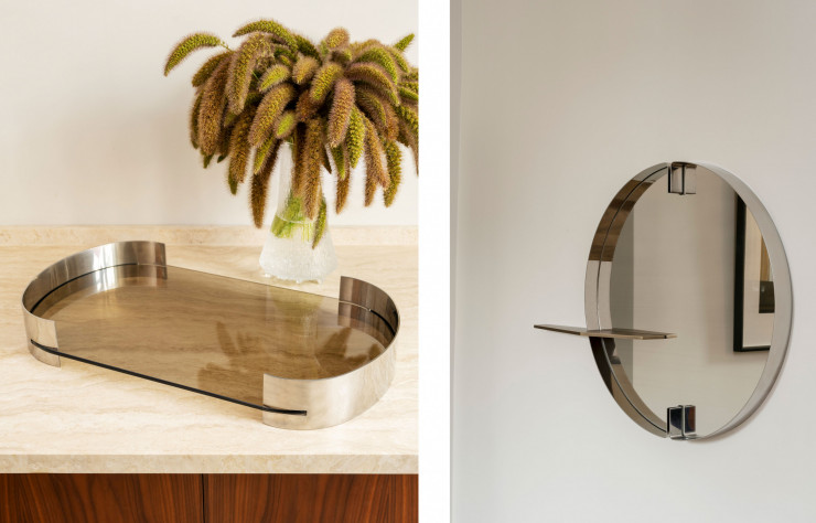 Plateau Lupo en verre bronze cintré d’inox poli satiné et miroir Joyce argenté vieilli, cadre en inox poli satiné, traversé par une étagère en laiton patiné bronze clair