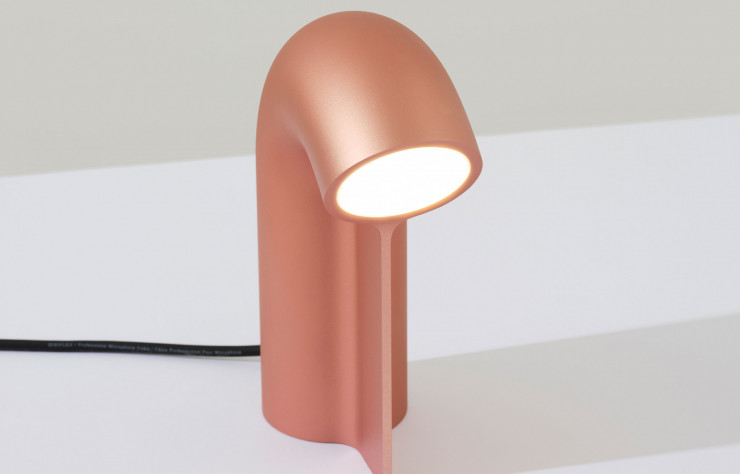 L’aileron à l’extrémité de la lampe permet de diriger la lampe dans une direction.