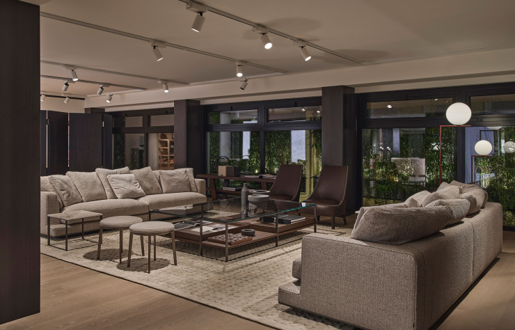 2150 m2 accueillent les éditeurs de luminaires Flos et Louis Poulsen.