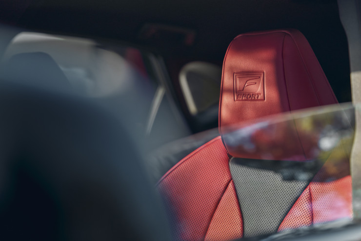 Confortablement installés dans le Nouveau Lexus NX