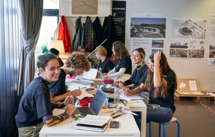 L’école de design, Strate.