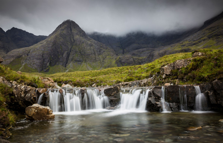 Cerfs élaphes, aigles royaux et hérons cendrés comptent parmi les animaux sauvages que l’on peut apercevoir autour des chutes d’eau des Fairy Pools.