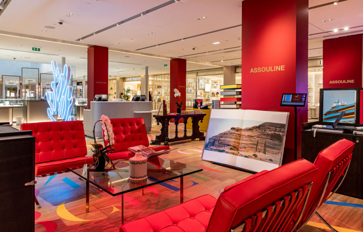 Le rouge domine au pop up de la maison d’édition Assouline.