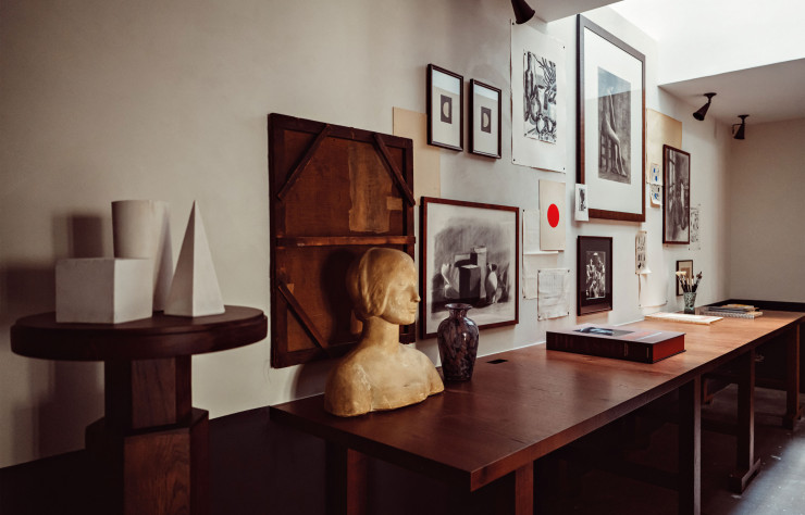Le chêne à nœuds, un matériau signature de l’hôtel des Académies et des Arts.