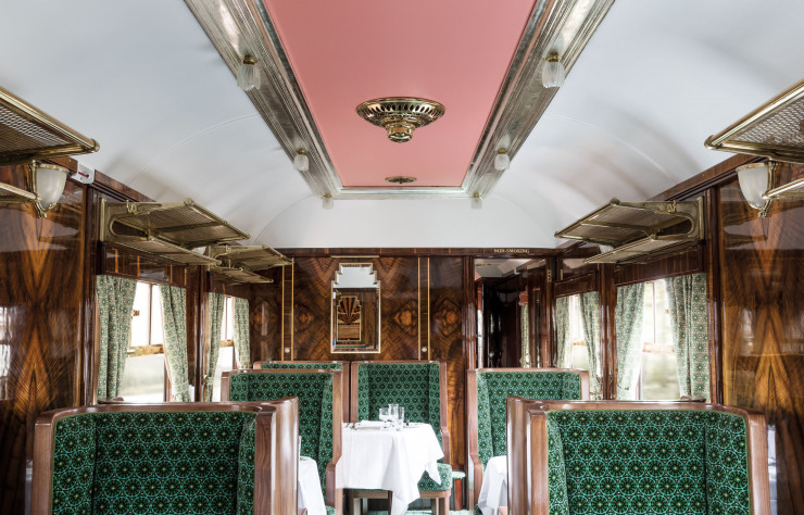 Le « Pullman Coupé par Wes Anderson » se loue à partir de 1 800 £ (env. 2 105 €).