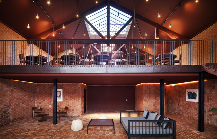 Le restaurant Maison, une ancienne cave à vin du XIe arrondissement de Paris rénové en 2019 par ATTA.