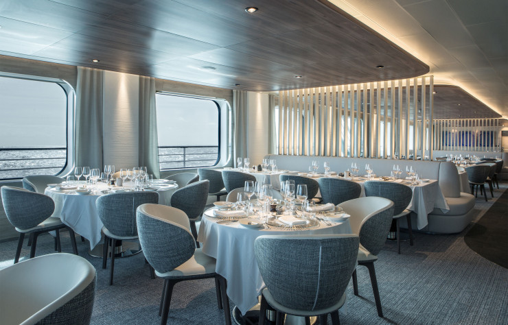 L’intérieur du Commandant Charcot, bateau de croisière.