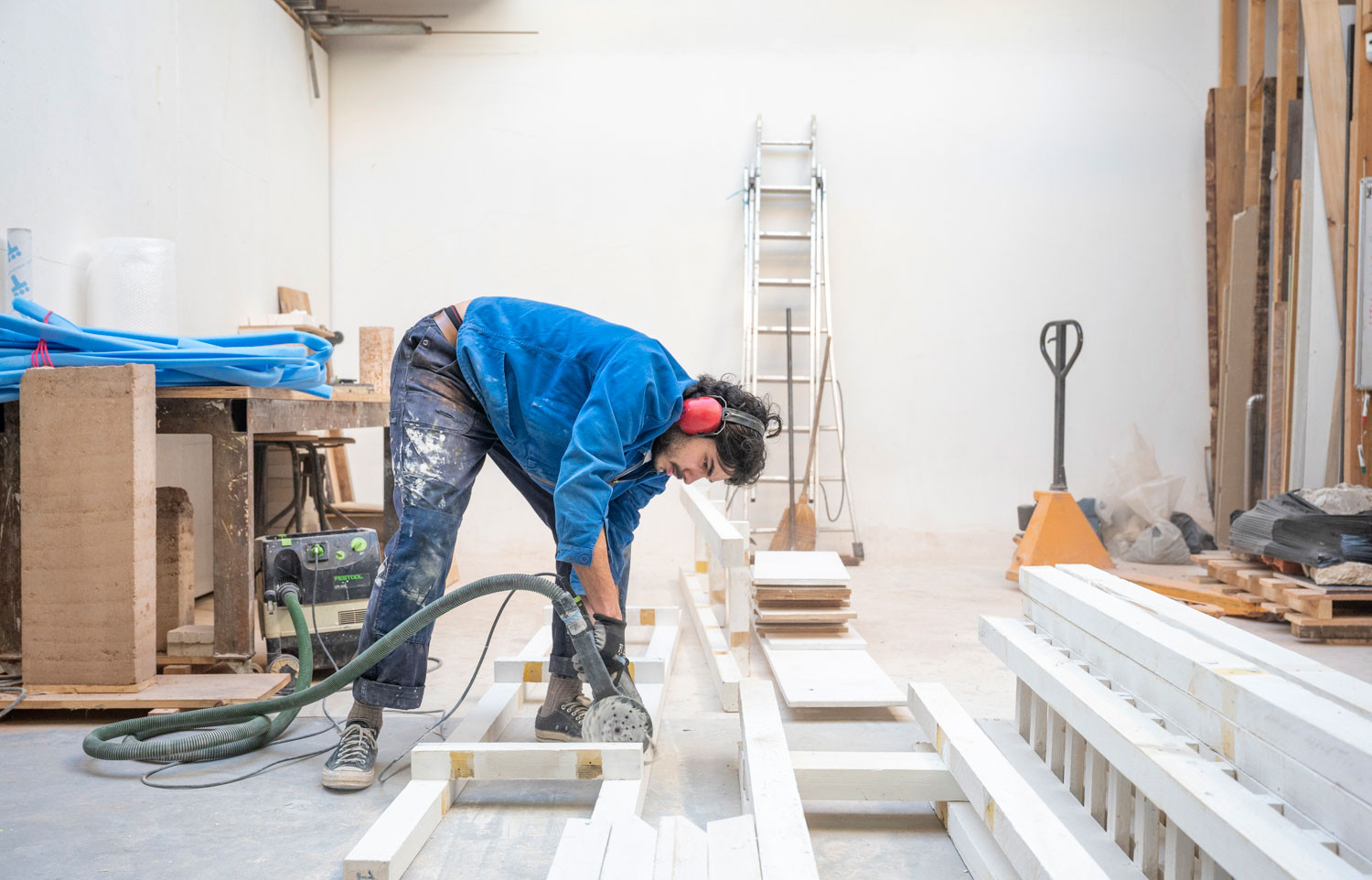 L'atelier a été pensé pour accueillir bureaux et lieux de production.