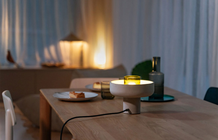 La lampe «Luna» avec sa douce lumière tamisée.