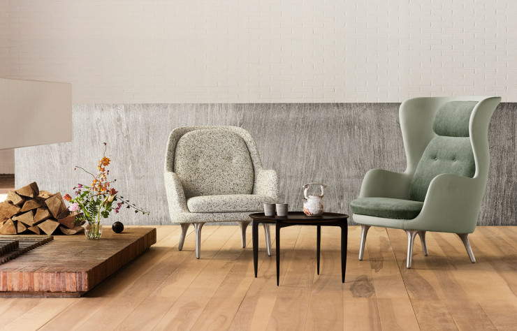 Les fauteuils Fri et Ro, de Jaime Hayón, tous deux tendus de tissu.