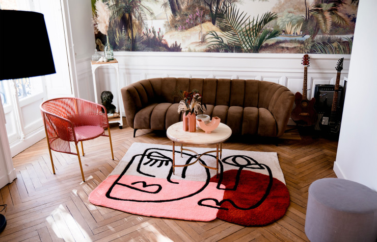 Pour un mètre carré à peu près, il y a entre six et huit heure de tissage.