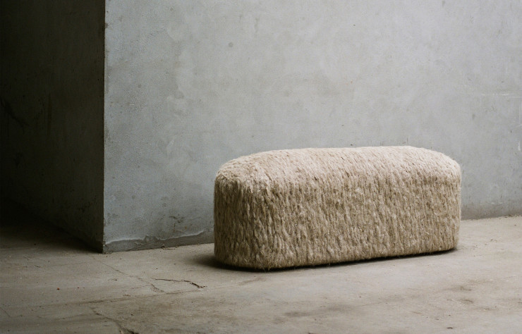 La banquette L’Écoucheur, de Pauline Esparon, est constituée d’étoupe de lin cultivé en Normandie.