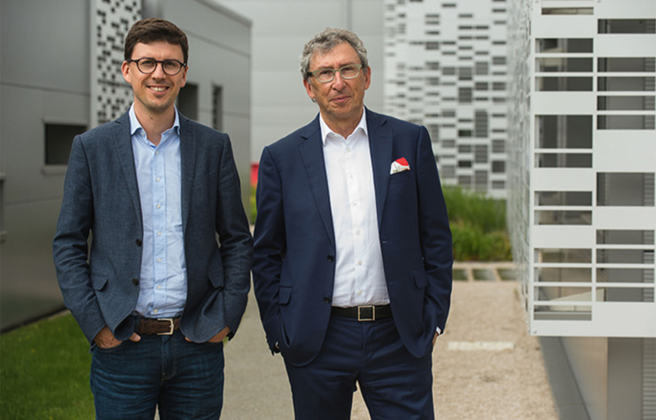 Bernard Reybier (à droite) au côté de son fils Baptiste, directeur général de l’entreprise.