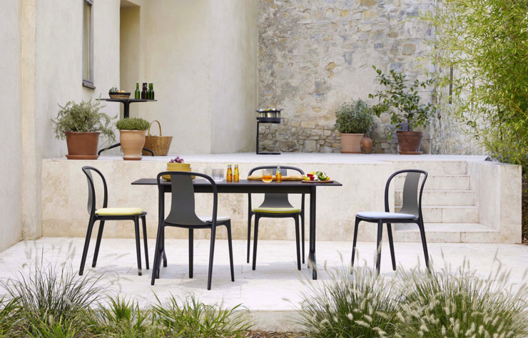 Réinventez votre extérieur au gré de vos envies avec la Vitra Home Collection 2022.